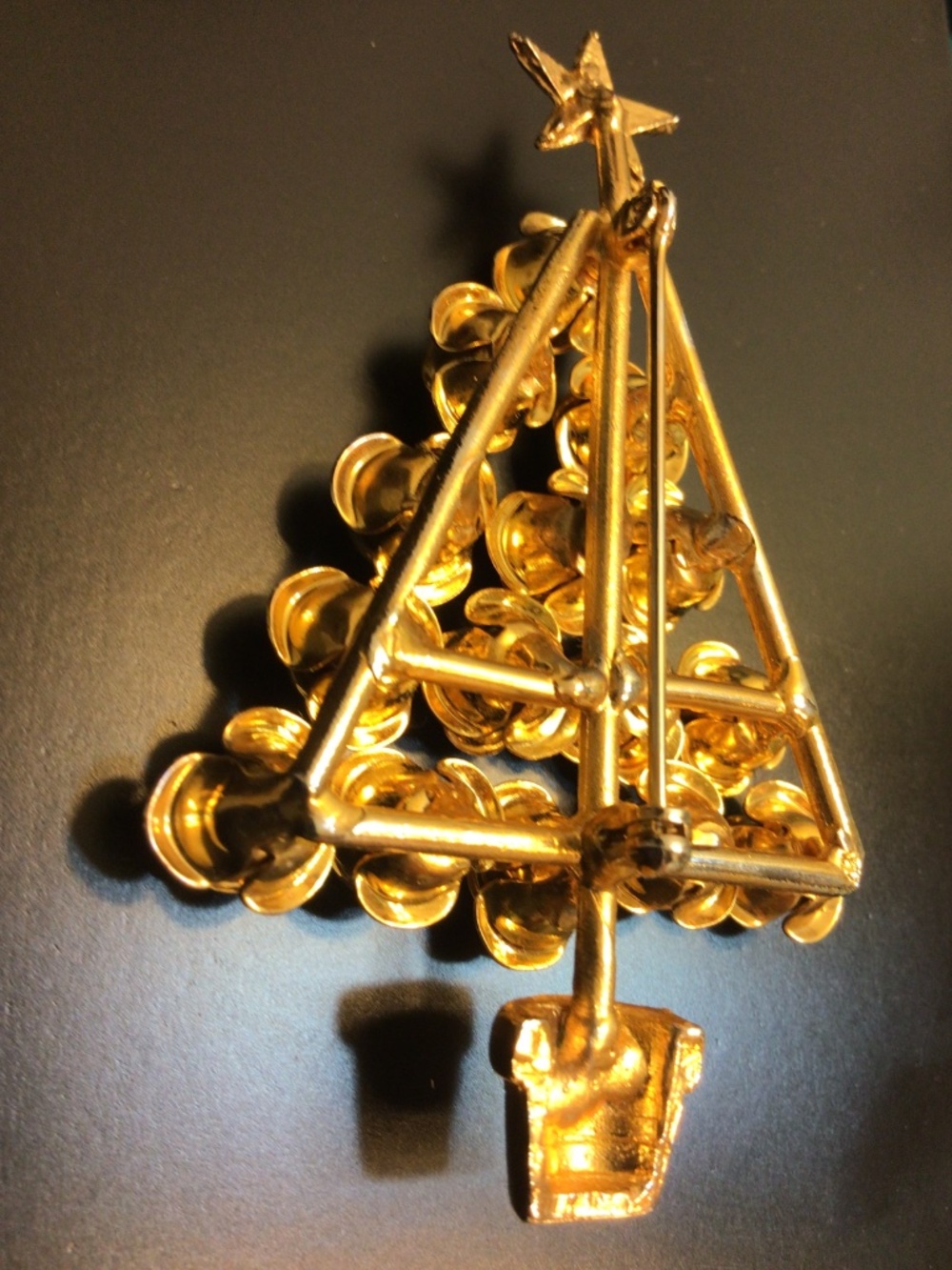 Mid-century CHRISTMAS TREE OF ROSES Brooch/Pin Gold-tone Large - Picture 6 of 15